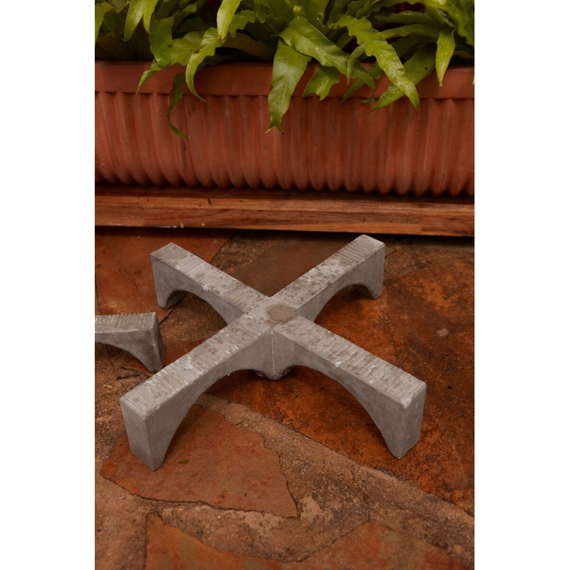 Lynwood Stand 15.75"x 3.5" By Accent Decor